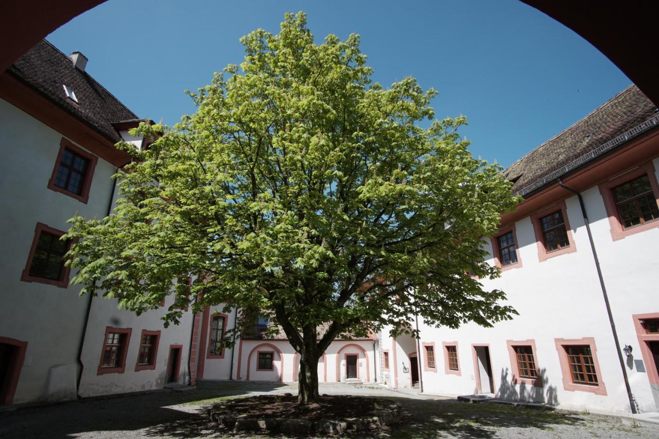 & Tagungszentrum Schloss Hohenfels *